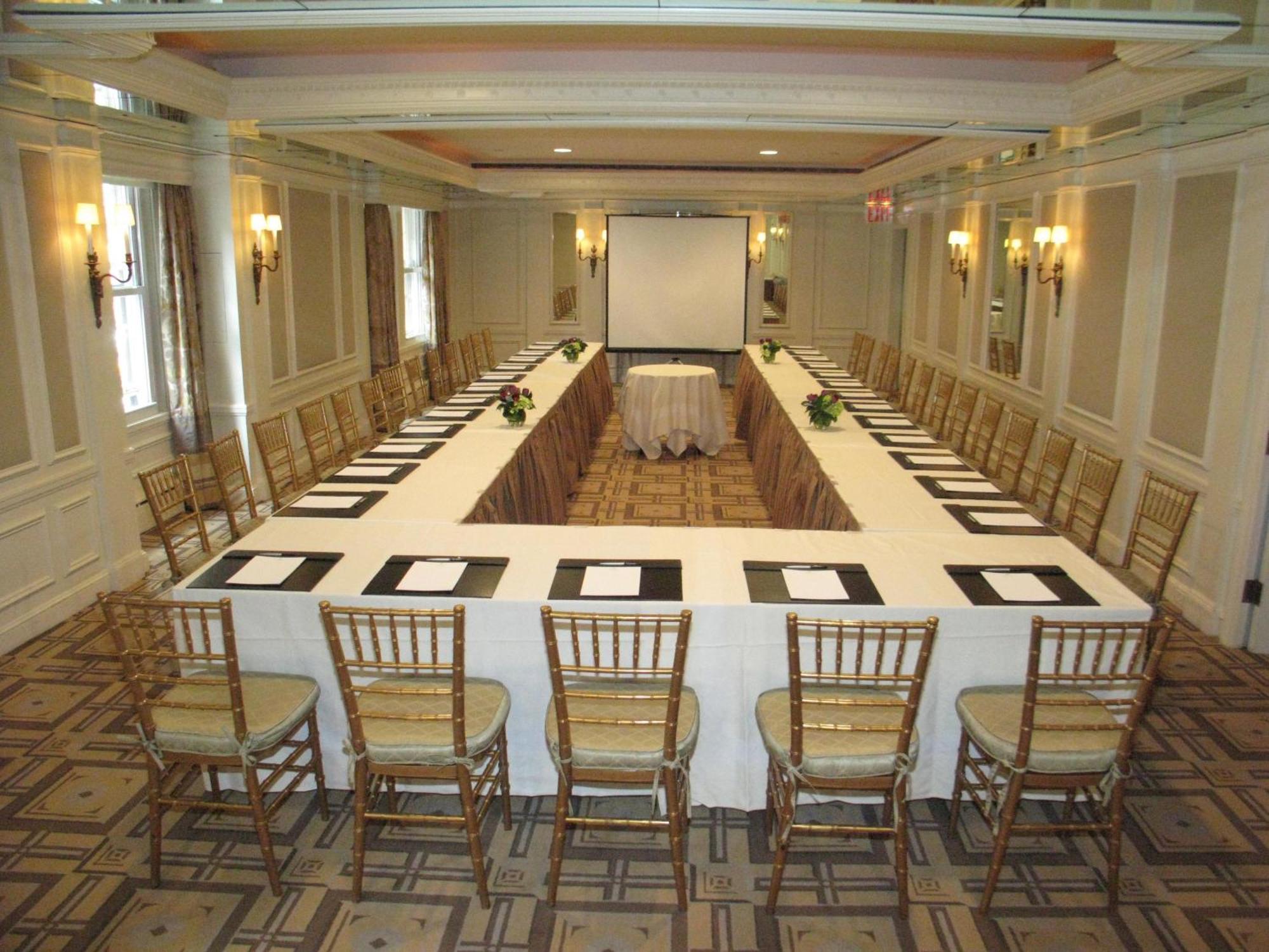 The Carlyle, A Rosewood Hotel New York City Exterior photo